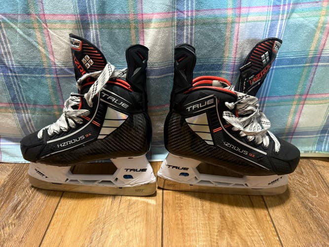 True Hzrdus 9x skates size 3.5