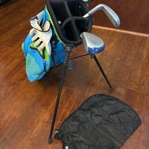 Youth Standing Golf bag with Intech jr driver, Wilson Ultra jr. wedge and putter