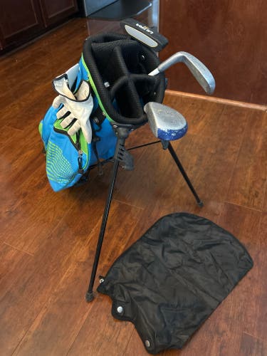 Youth Standing Golf bag with Intech jr driver, Wilson Ultra jr. wedge and putter