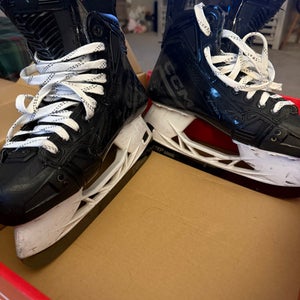 2024 CCM JetSpeed FT690 Hockey Skates Regular Width 8.5 (Used)