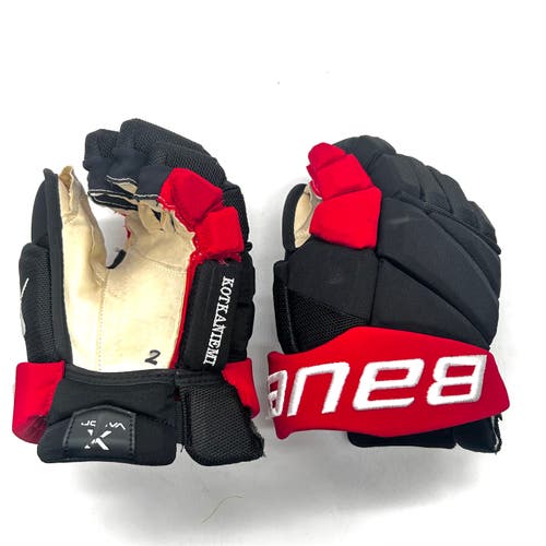 Jesperi Kotkaniemi Pro Stock - Bauer Vapor Hyperlite 13" Used Pro Stock Gloves (Black/Red)