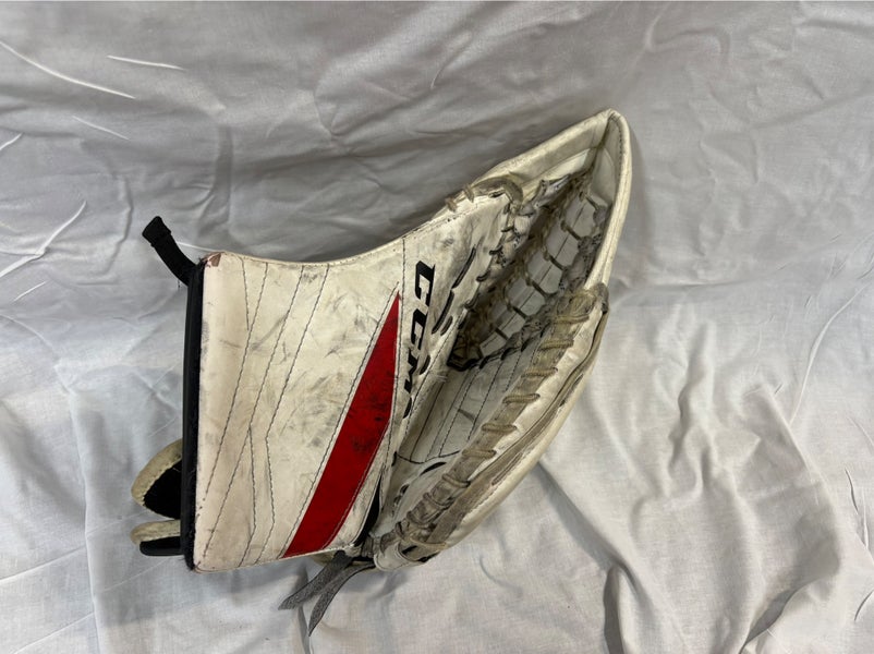 Used Regular CCM Extreme Flex III E3.5 Glove