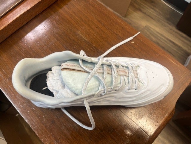 White Men's Size M 10.5 (W 11.5) Adult Mizuno Low Top Metal (New)