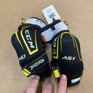 Youth Medium CCM Super Tacks AS1 Elbow Pads (Used)