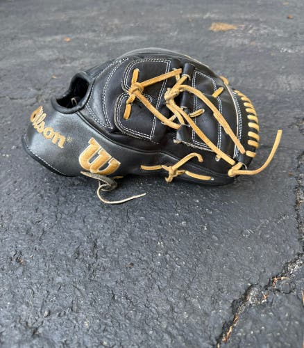 Wilson RH Pitcher's A2K Baseball Glove 12" (Used)