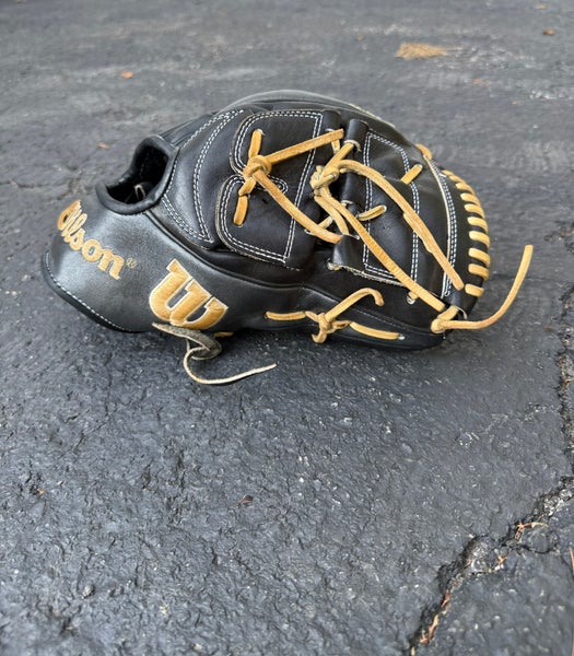Wilson RH Pitcher's A2K Baseball Glove 12" (Used)