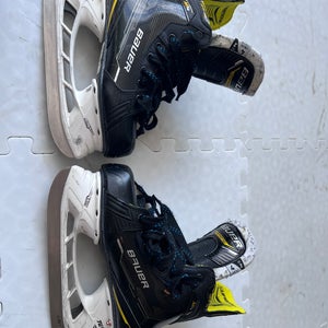 Bauer Supreme M4 Hockey Skates Regular Width Size 4 (New)