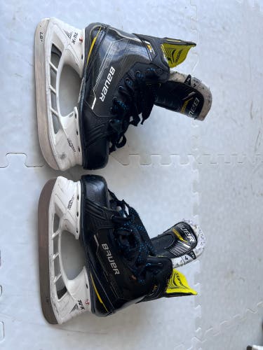 Bauer Supreme M4 Hockey Skates Regular Width Size 4 (New)