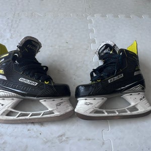 Bauer Supreme S35 Hockey Skates Regular Width Size 2 (Used)