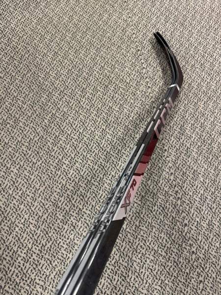 2-Pack CCM Tacks XF70 50 Flex P28 curve right hand sticks