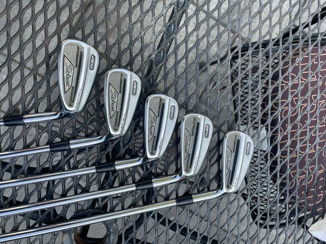Men's 2017 Titleist AP2 Right Handed Iron Set Stiff Flex 5 Pieces Steel Shaft NO 9 IRON (Used)