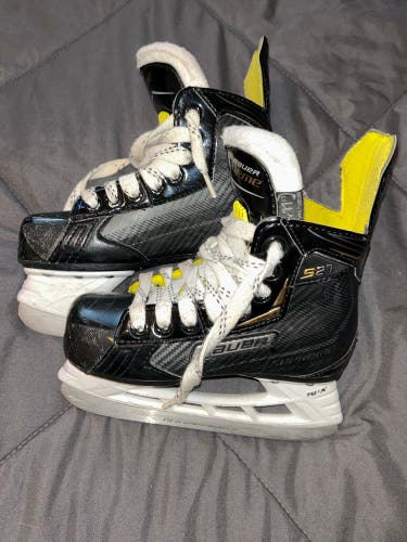BAUER SUPREME S27 ICE HOCKEY SKATES - YOUTH