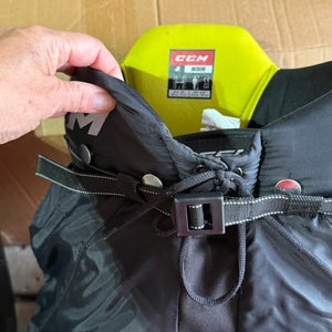 Medium Junior CCM Tacks 9550 Hockey Pants (New)