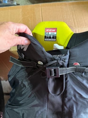 Medium Junior CCM Tacks 9550 Hockey Pants (New)
