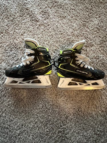 Bauer GSX Hockey Goalie Skates Size 1.5 (Used)