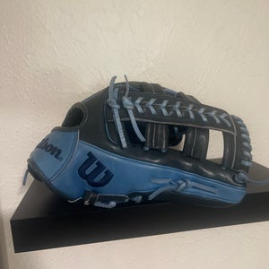 2023 Wilson RH Outfield A2000 Baseball Glove 12.75" (New)