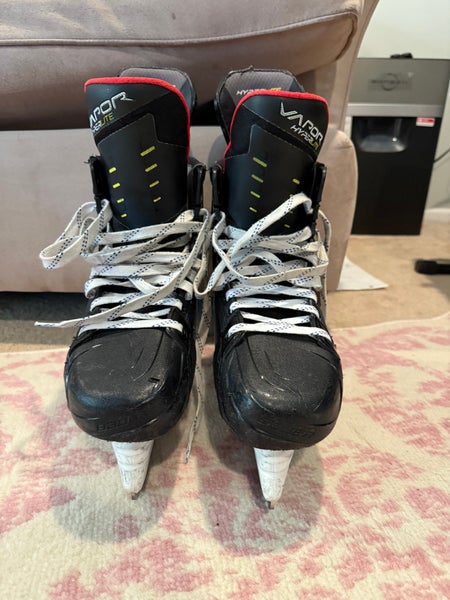 Bauer Vapor Hyperlite Hockey Skates  10 (Used)