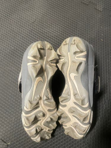 White Men's Size M 7.5 (W 8.5) Adult Nike Low Top Molded Cleats (Used)