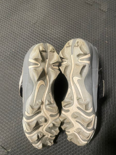 White Men's Size M 7.5 (W 8.5) Adult Nike Low Top Molded Cleats (Used)