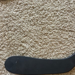 Senior Warrior Covert QR6 pro Right Handed Hockey Stick P28 Pro Stock (Used)