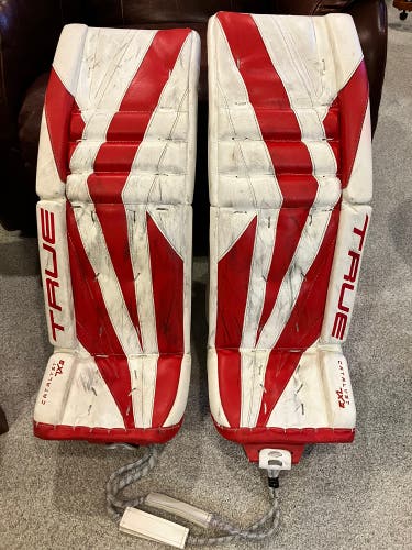 31"  True Catalyst 7X3 Goalie Leg Pads  (Used)