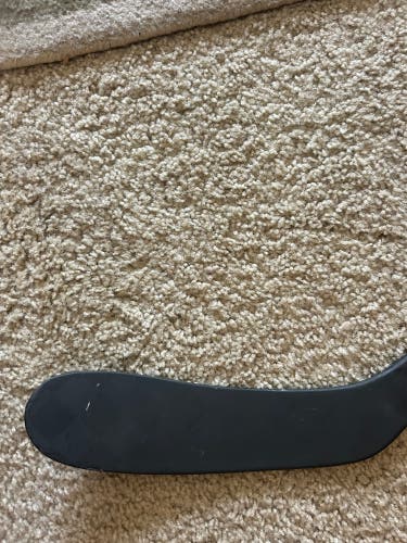 Senior Warrior Covert QR6 pro Right Handed Hockey Stick P28 Pro Stock (Used)