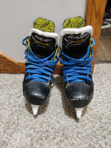 Bauer Supreme M4 Hockey Skates Extra Wide Width Size 3 (Used)