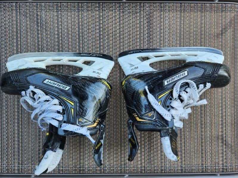 Bauer Supreme 2S Pro Hockey Skates Regular Width (Used)