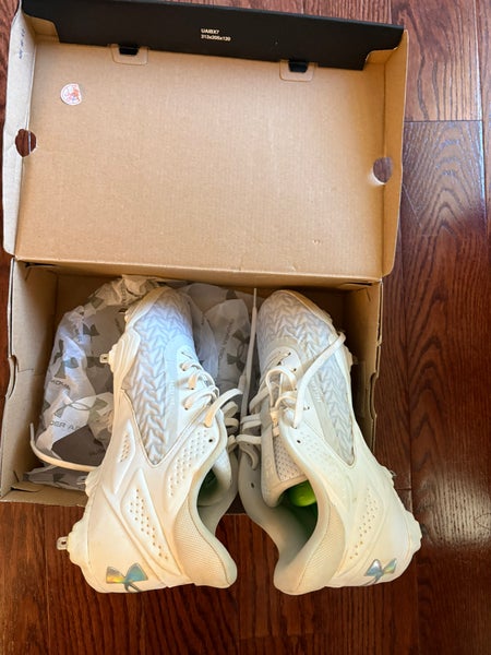White Men's Size M 9.0 (W 10.0) Adult Under Armour Yard Low Top Metal (Used)