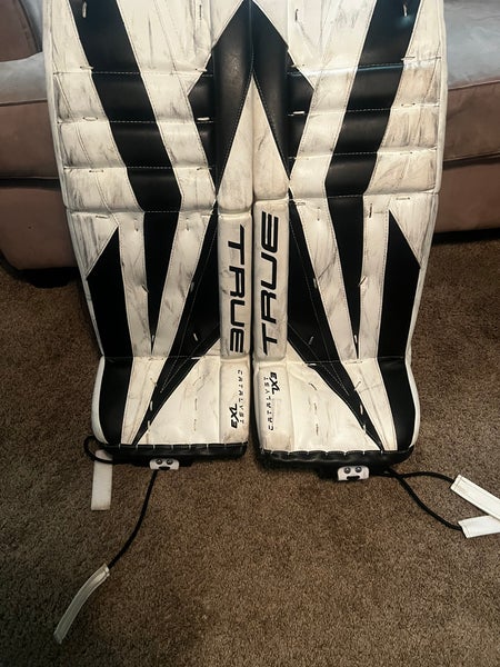 Large  2025 True Catalyst 7X3 Goalie Leg Pads  (Used)