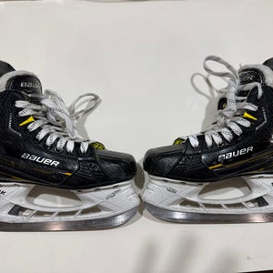 Bauer Supreme M5 Pro Hockey Skates Regular Width Size 2 (Used)