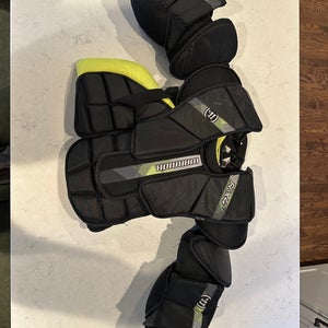 Large/XL Warrior RITUAL X4 E Goalie Chest Protector (Used)