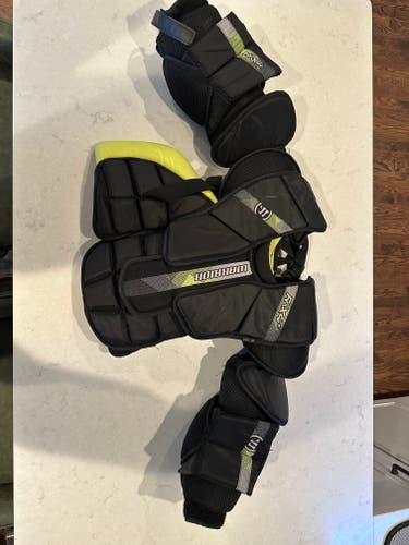 Large/XL Warrior RITUAL X4 E Goalie Chest Protector (Used)