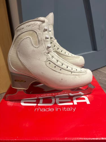 EDEA Ice Fly Figure Skates 255 D pattern 99 blades (Used)