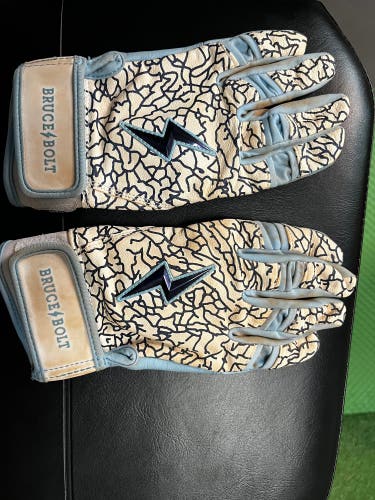 Bruce Bolt YL batting gloves