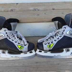 Graf Supra 502 Hockey Skates Regular Width 9 (Used)