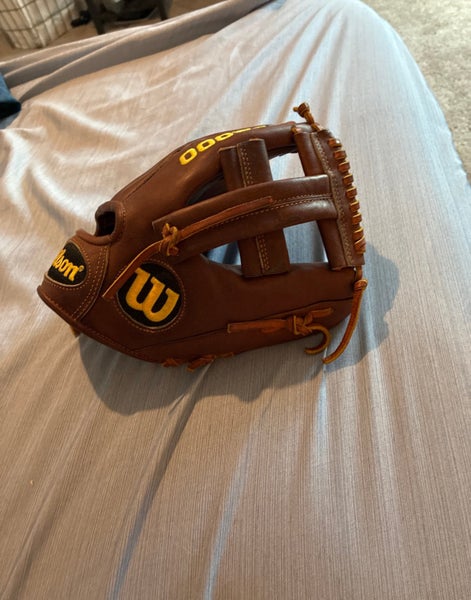 Wilson A2000  RH Infield Trainer Baseball Glove  (Used)