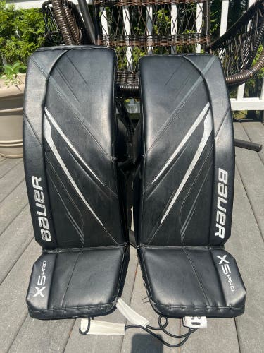 2023 Intermediate Large Bauer Vapor X5 Pro Goalie Leg Pads (Used)