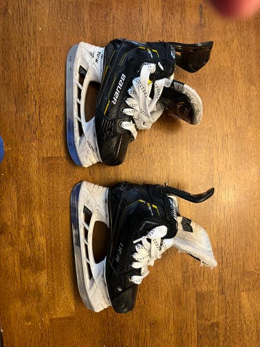 Bauer Supreme M5 Pro Hockey Skates Regular Width Size 1 (Used)