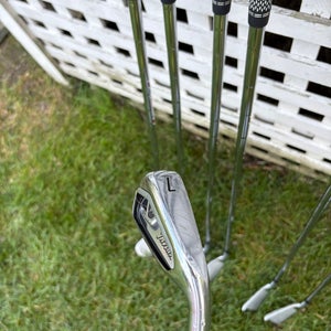 Men's Titleist 2021 T300 Right Handed Iron Set (Used)