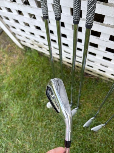 Men's Titleist 2021 T300 Right Handed Iron Set (Used)