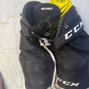 Small Junior CCM Tacks 9060 Hockey Pants (Used)