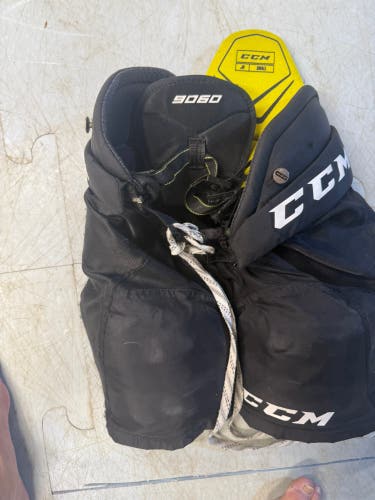 Small Junior CCM Tacks 9060 Hockey Pants (Used)