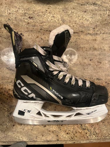 CCM AS-580 Hockey Skates Regular Width Size 5.5 (Used)