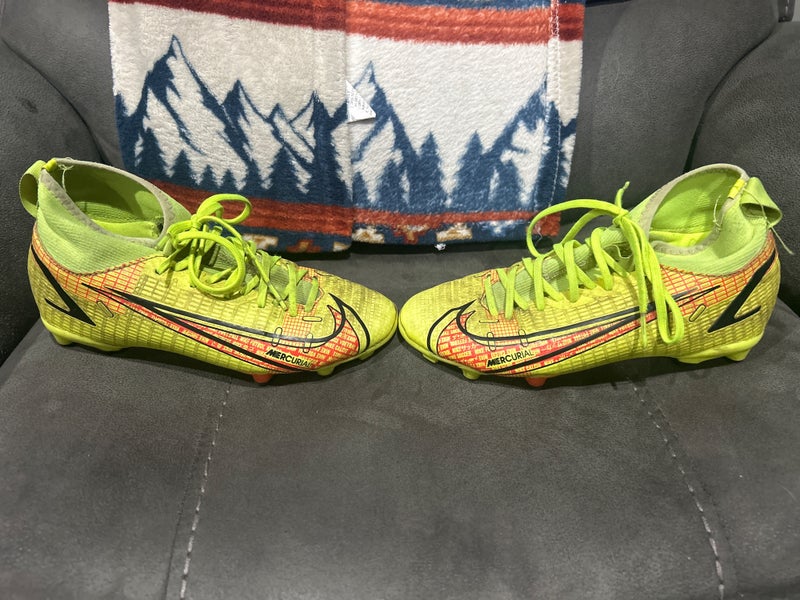 Nike Mercurial Soccer Cleats (kids 2Y)