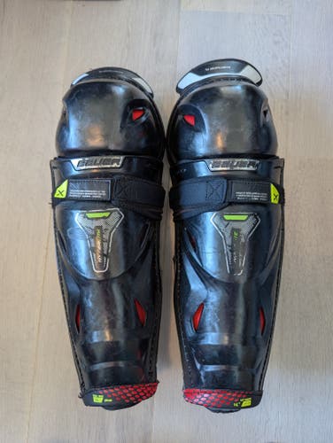 Intermediate Bauer Vapor Hyperlite 14" Shin Pads (Used)