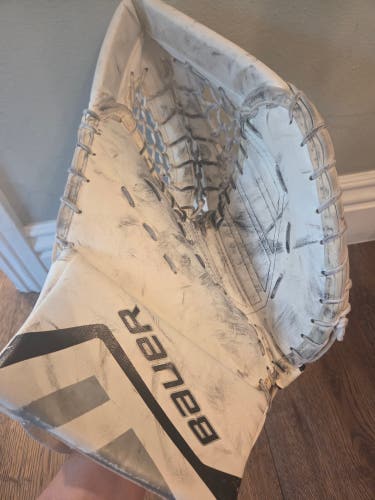 Bauer Supreme One.5 Regular Goalie Glove (Senior) (Used)