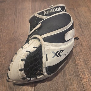 Reebok Lefevre Regular x24 youth goalie catch glove(Used)
