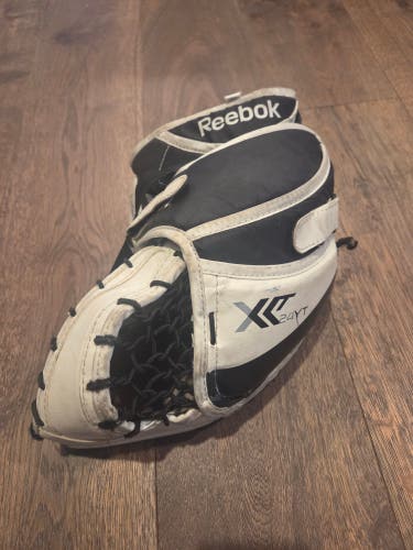 Reebok Lefevre Regular x24 youth gaolie catch glove(Used)