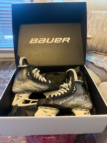 Like New Bauer Vapor Hyperlite Pro Stock Hockey Skates 7.5